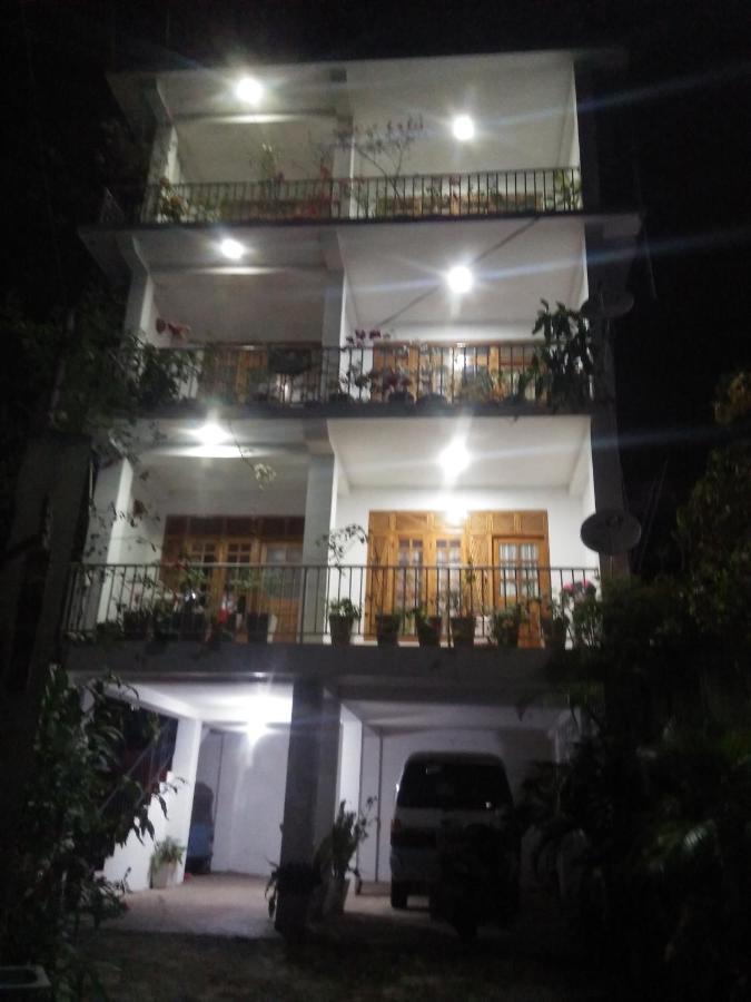 Old Town Hotel Kandy Esterno foto