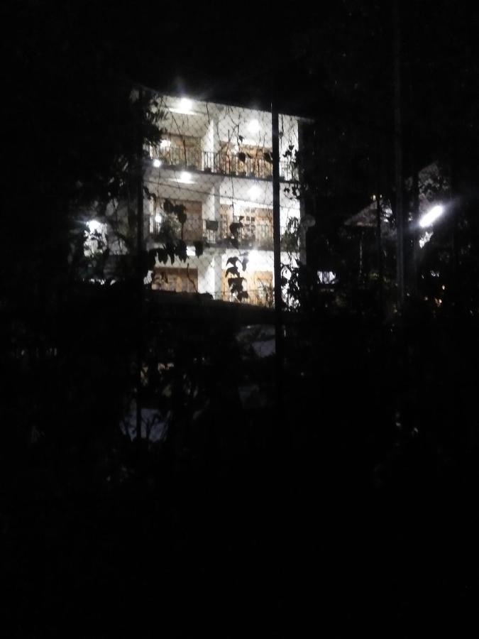 Old Town Hotel Kandy Esterno foto