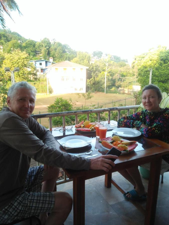 Old Town Hotel Kandy Esterno foto