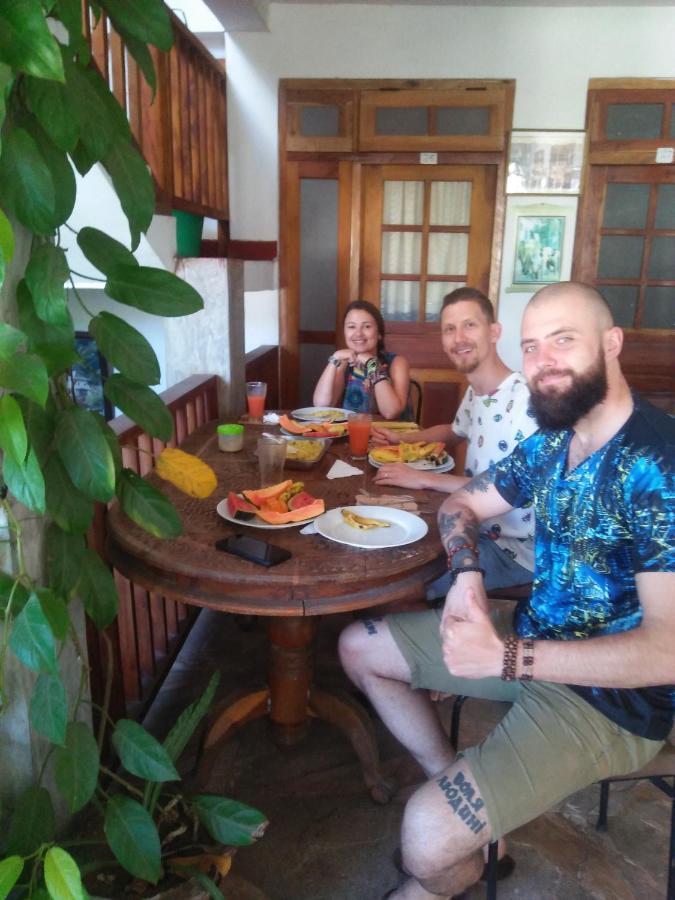 Old Town Hotel Kandy Esterno foto