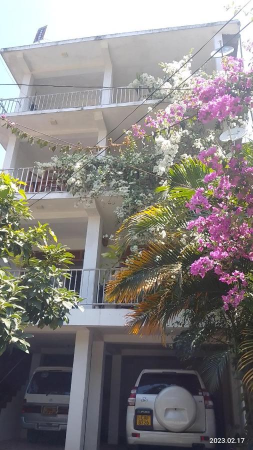 Old Town Hotel Kandy Esterno foto