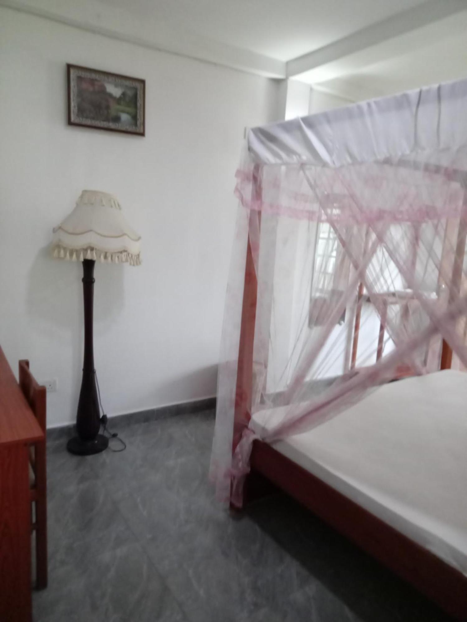 Old Town Hotel Kandy Esterno foto