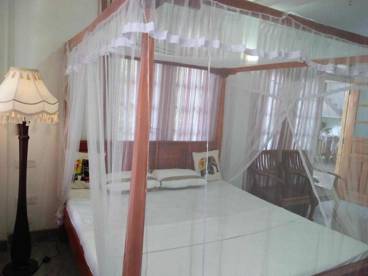 Old Town Hotel Kandy Esterno foto