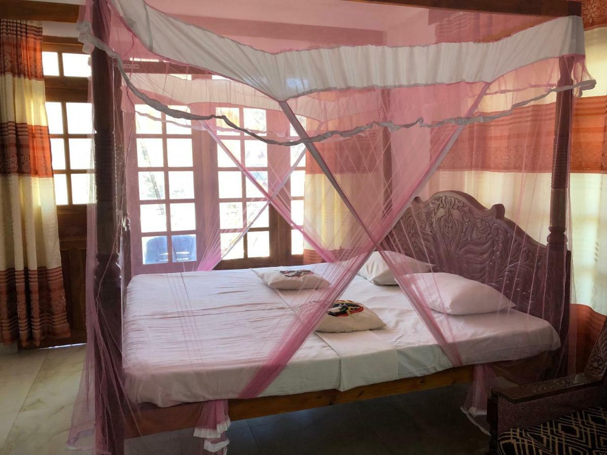 Old Town Hotel Kandy Esterno foto