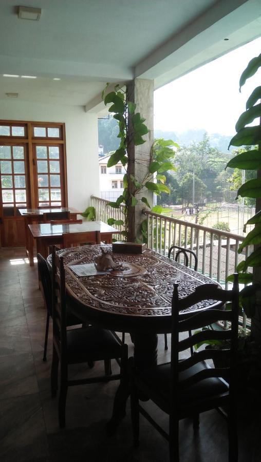 Old Town Hotel Kandy Esterno foto